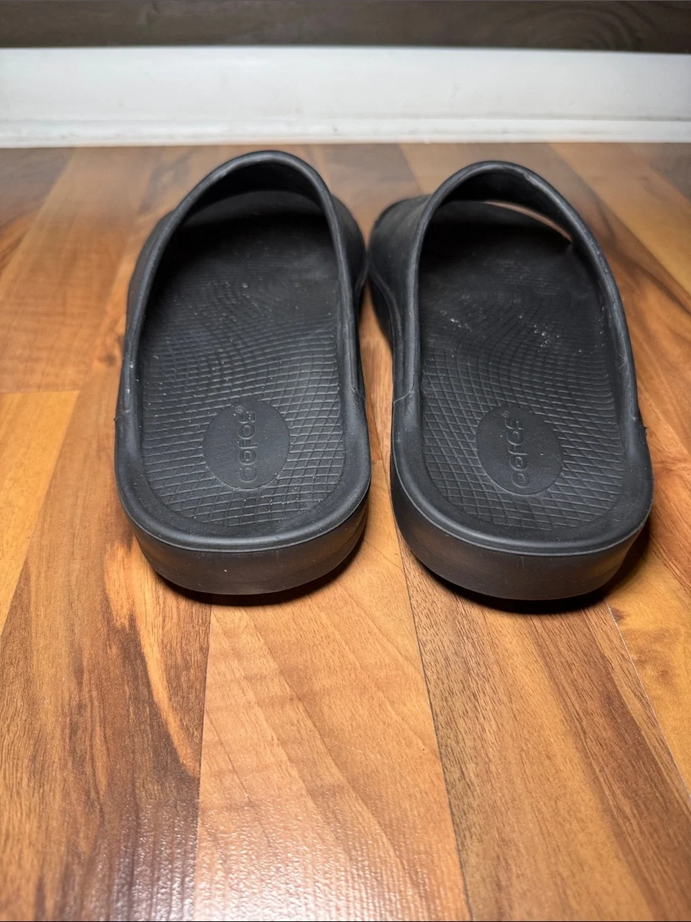OOFOS Black Slide Sandals M 9 W11